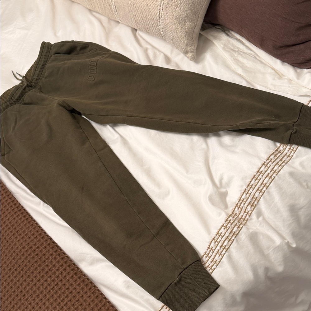 Puma women’s Olive Jogger Sweatpants
